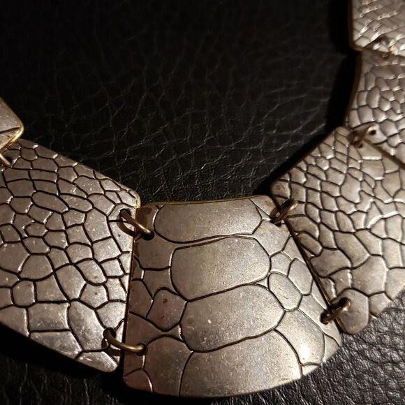 Fashion Jewelry: Unique Chunky Statement Silver Necklace. - Picture 3 of 3